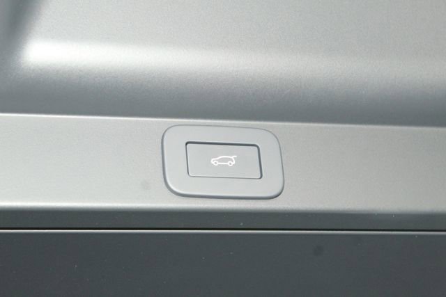 New 2026 Land Rover Range Rover SE image 13