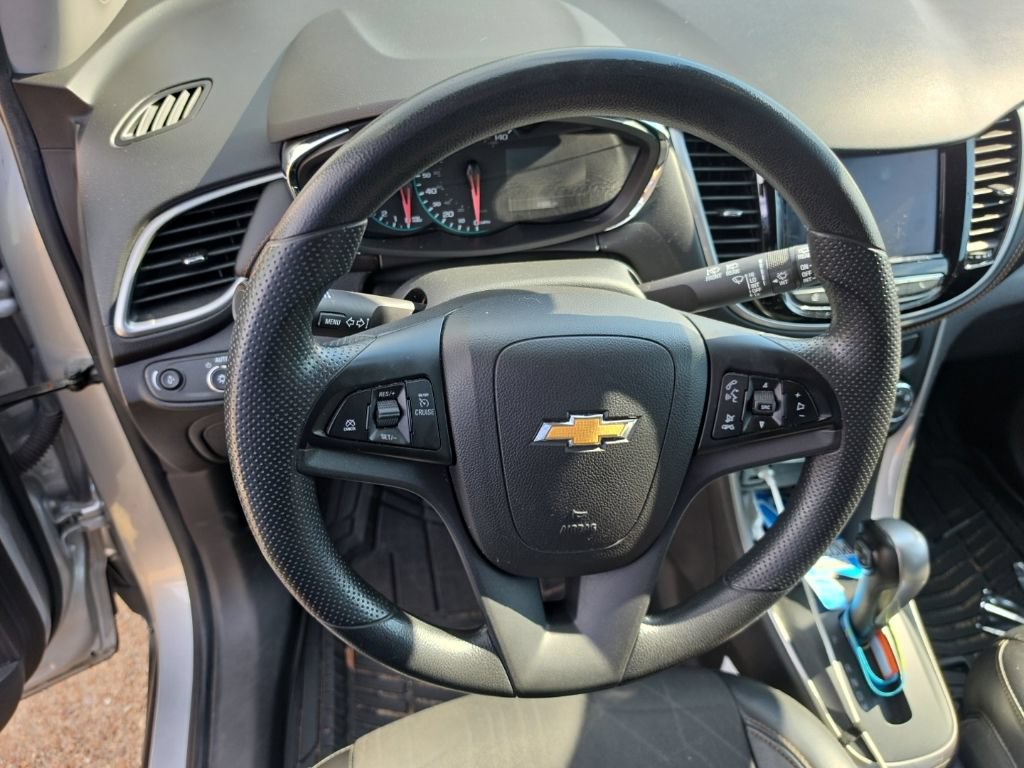 Used 2021 Chevrolet Trax LT FWD image 18
