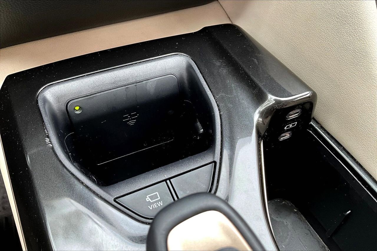 Used 2025 Toyota Crown Limited w/ Advanced Technology Package AWD/4WD image 25