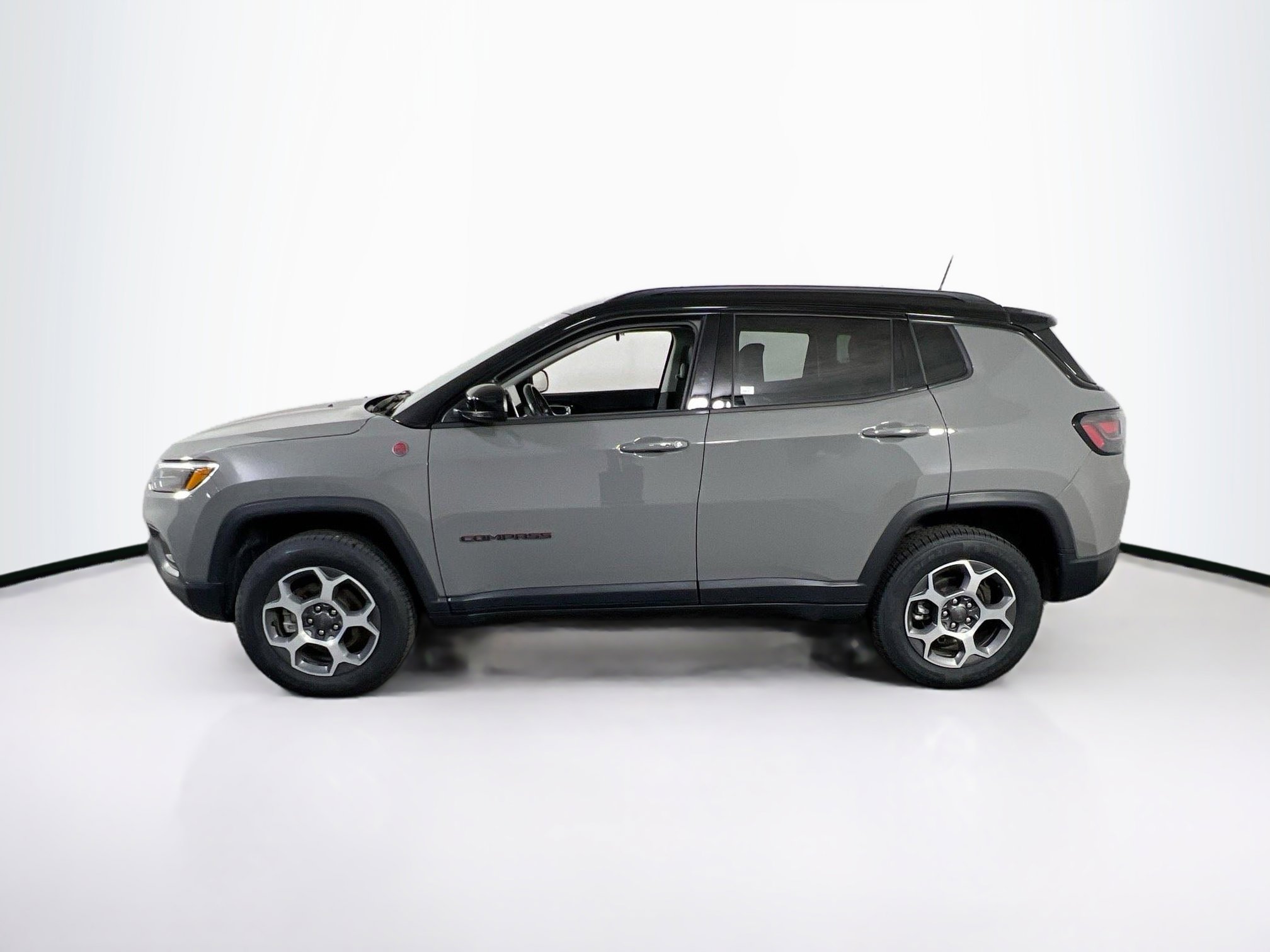 Used 2022 Jeep Compass Trailhawk w/ Trailhawk Elite Group image 8
