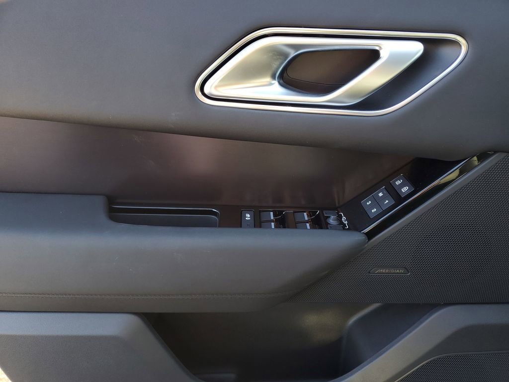 New 2026 Land Rover Range Rover Velar Dynamic SE image 9