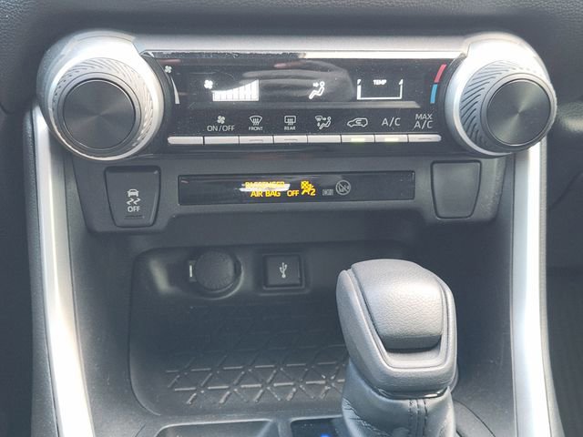 Used 2022 Toyota RAV4 LE image 15