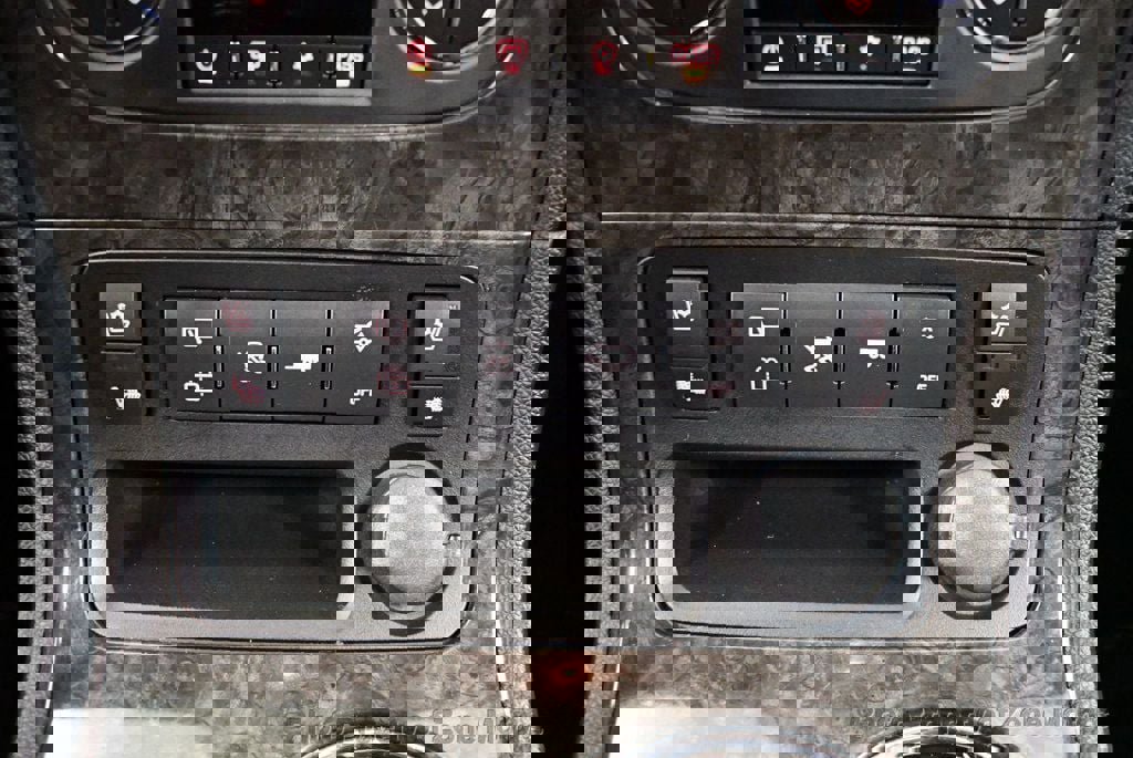 Used 2011 GMC Acadia Denali image 43