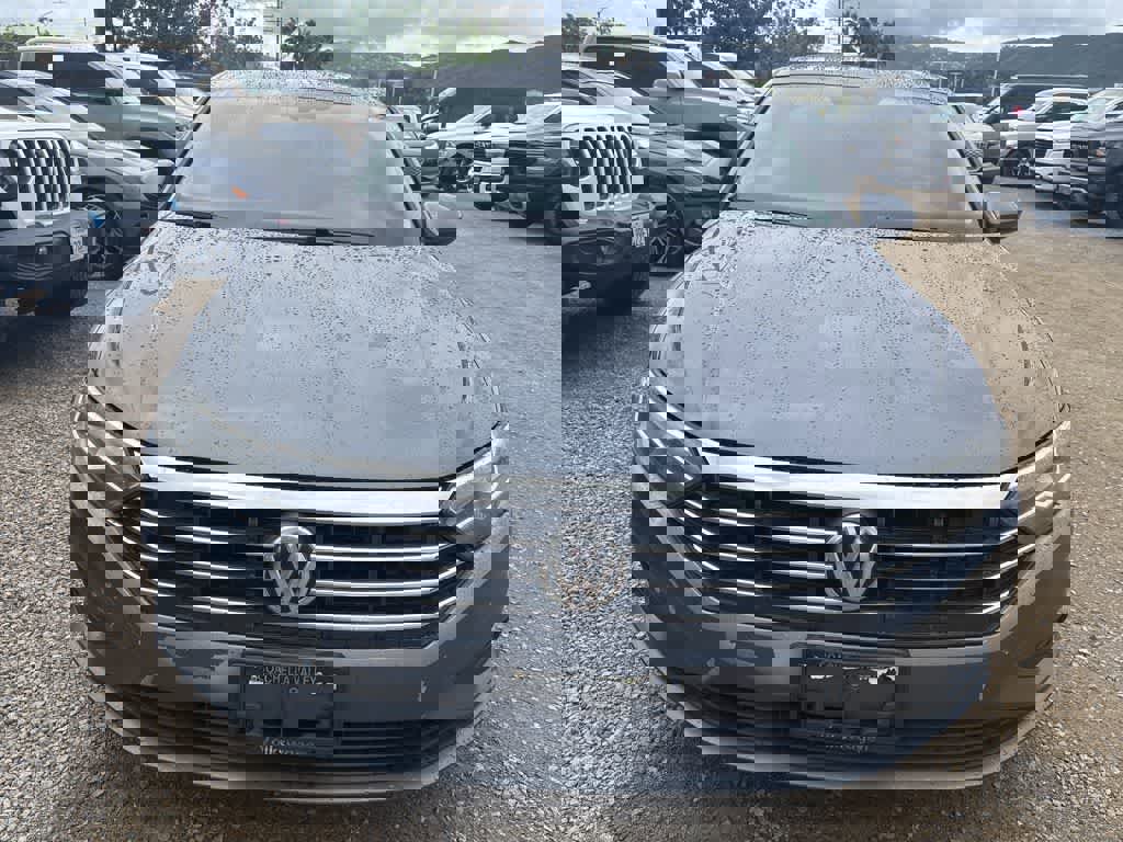 Used 2019 Volkswagen Jetta SE image 2