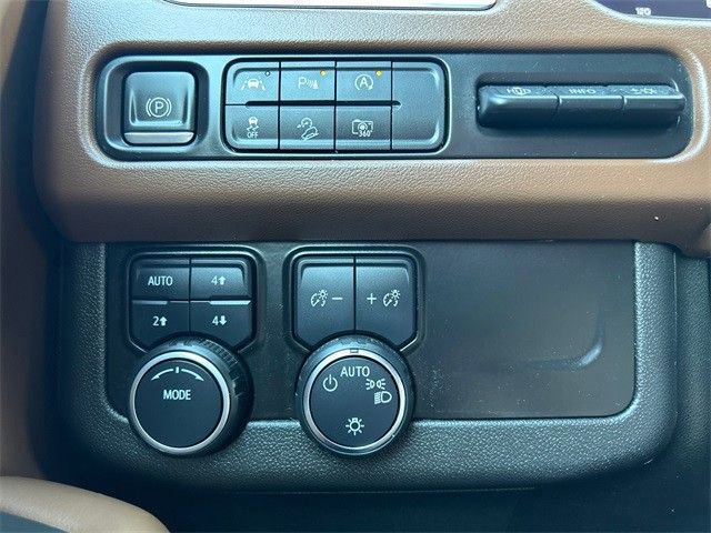Used 2023 Chevrolet Suburban High Country image 23