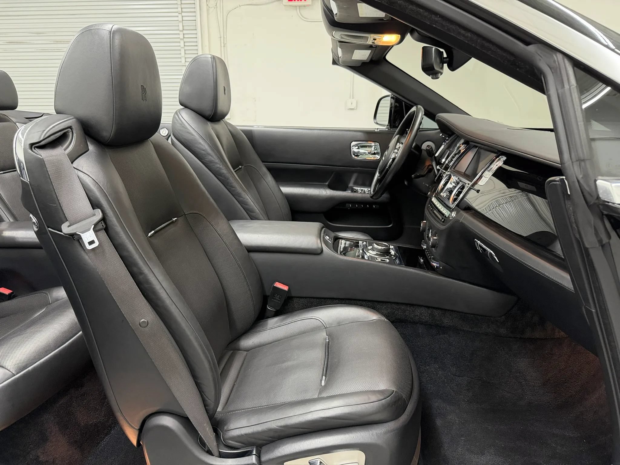 Used 2017 Rolls-Royce Dawn RWD image 61
