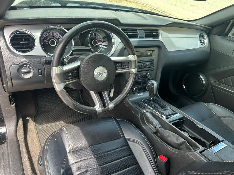 Used 2013 Ford Mustang Premium RWD image 8