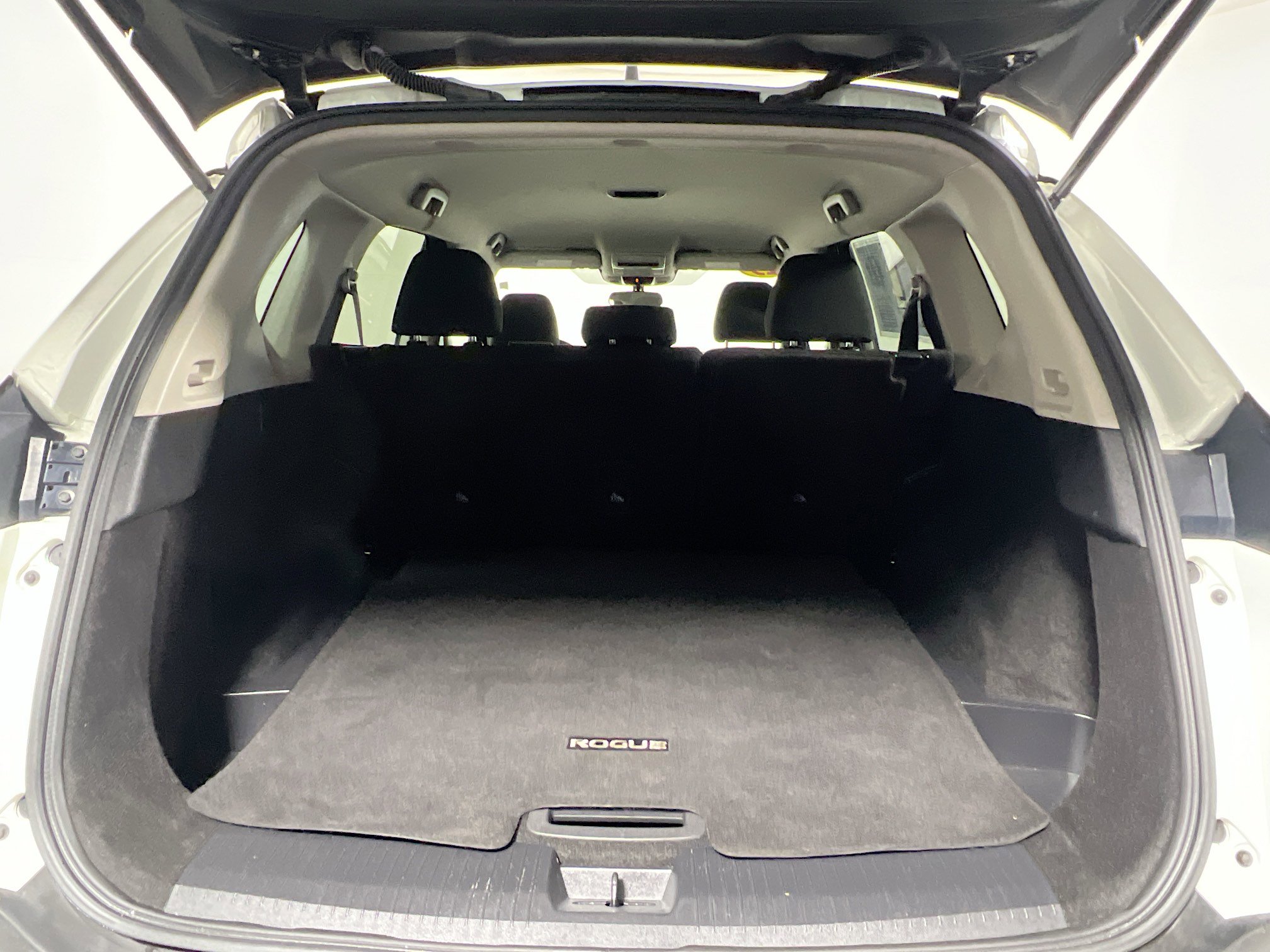 Used 2023 Nissan Rogue S image 34