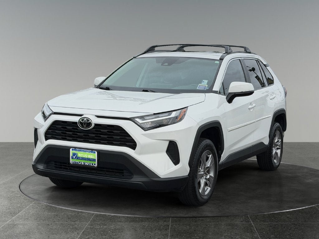 Used 2022 Toyota RAV4 XLE w/ Convenience Package FWD image 3
