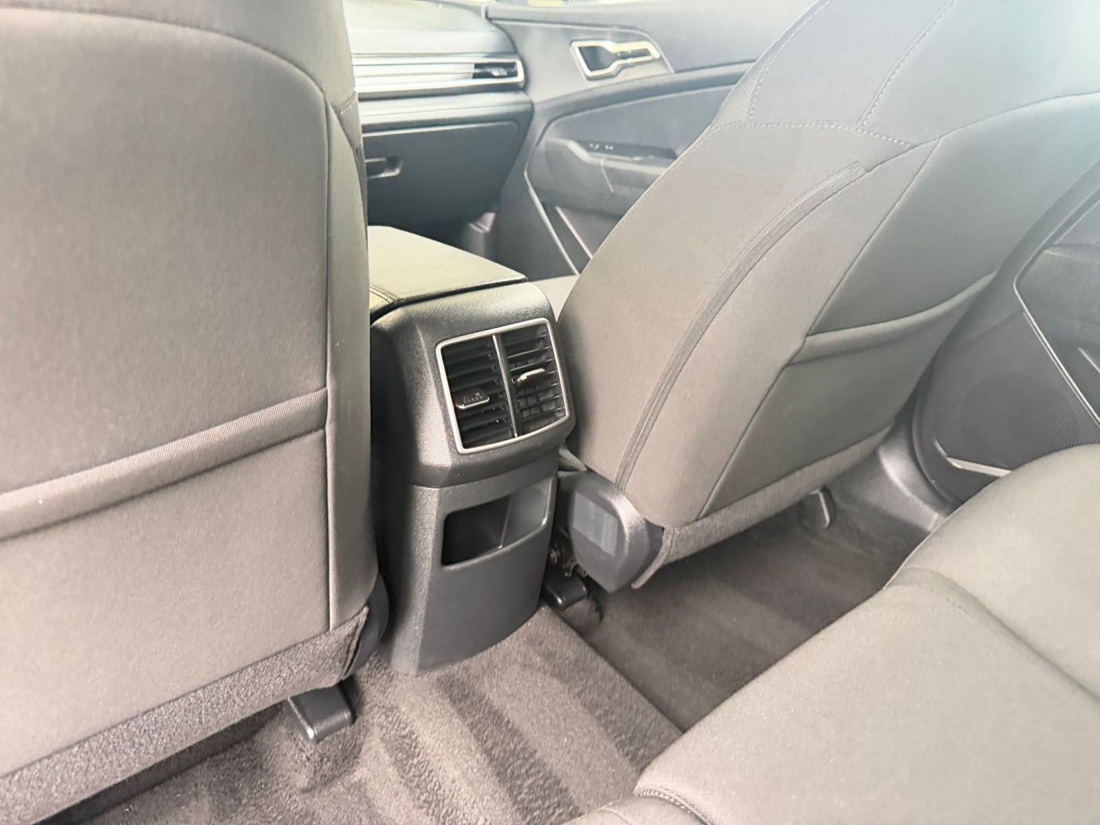Used 2025 Kia Sportage LX image 23