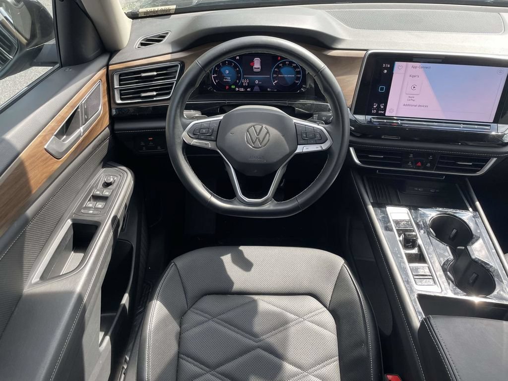 Used 2025 Volkswagen Atlas SE AWD/4WD image 17