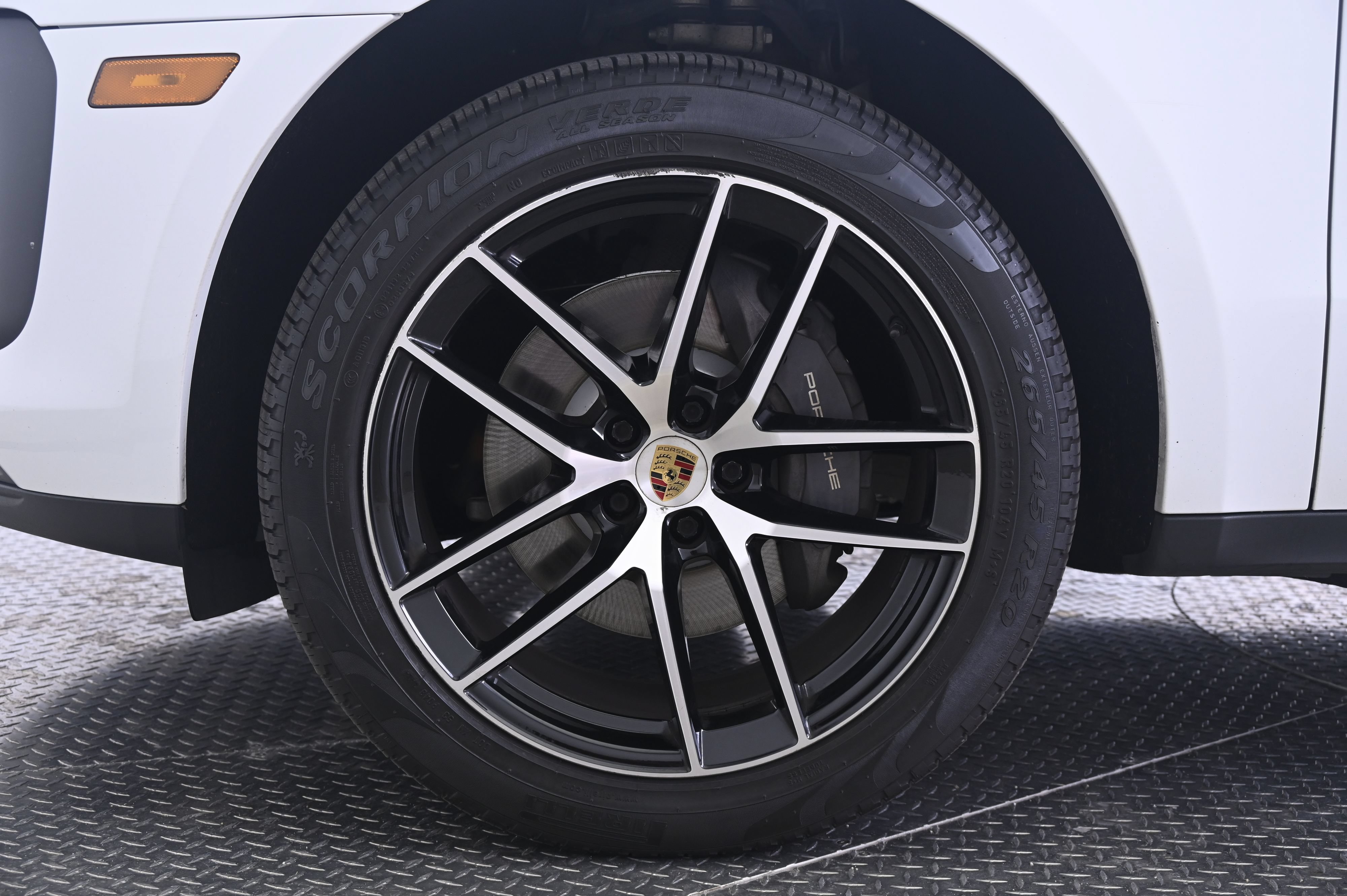 Certified 2022 Porsche Macan AWD/4WD image 11