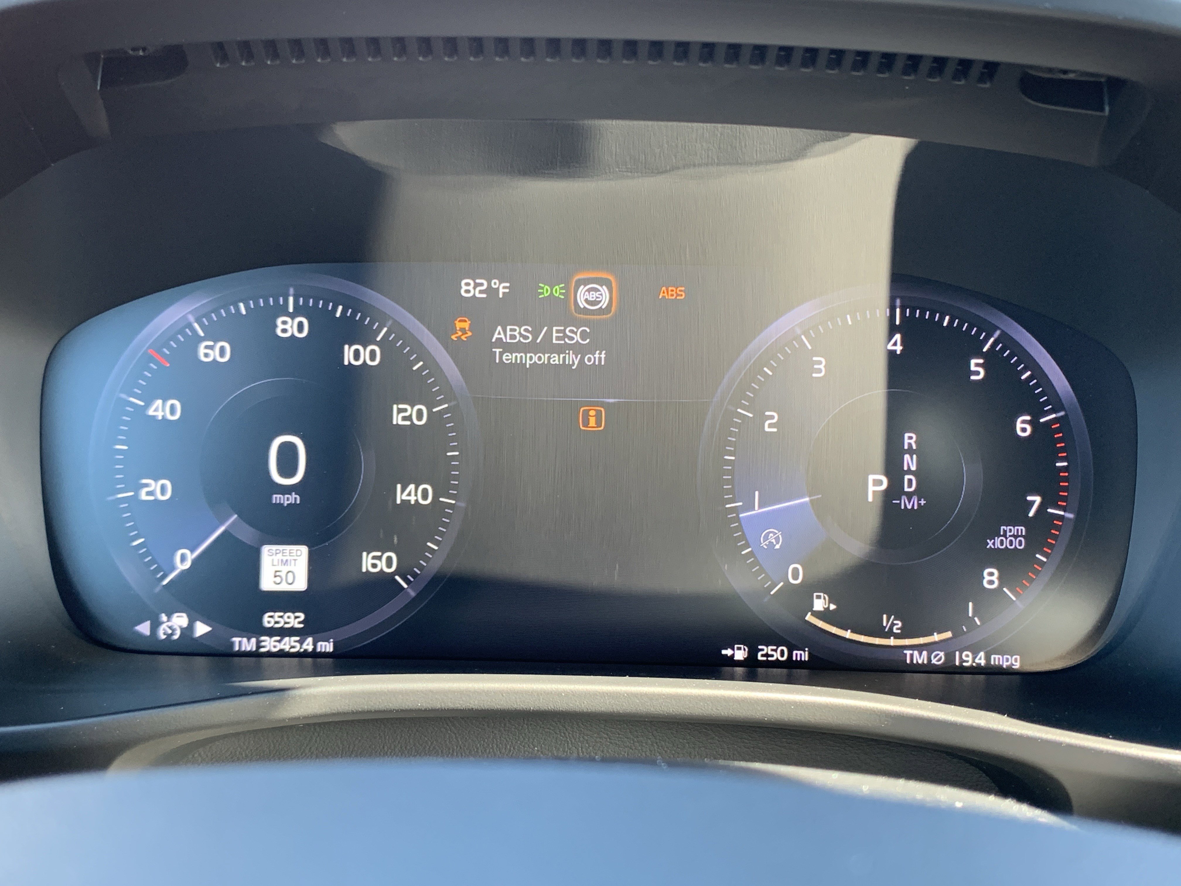 Used 2022 Volvo XC40 T5 R-Design w/ Advanced Package image 21