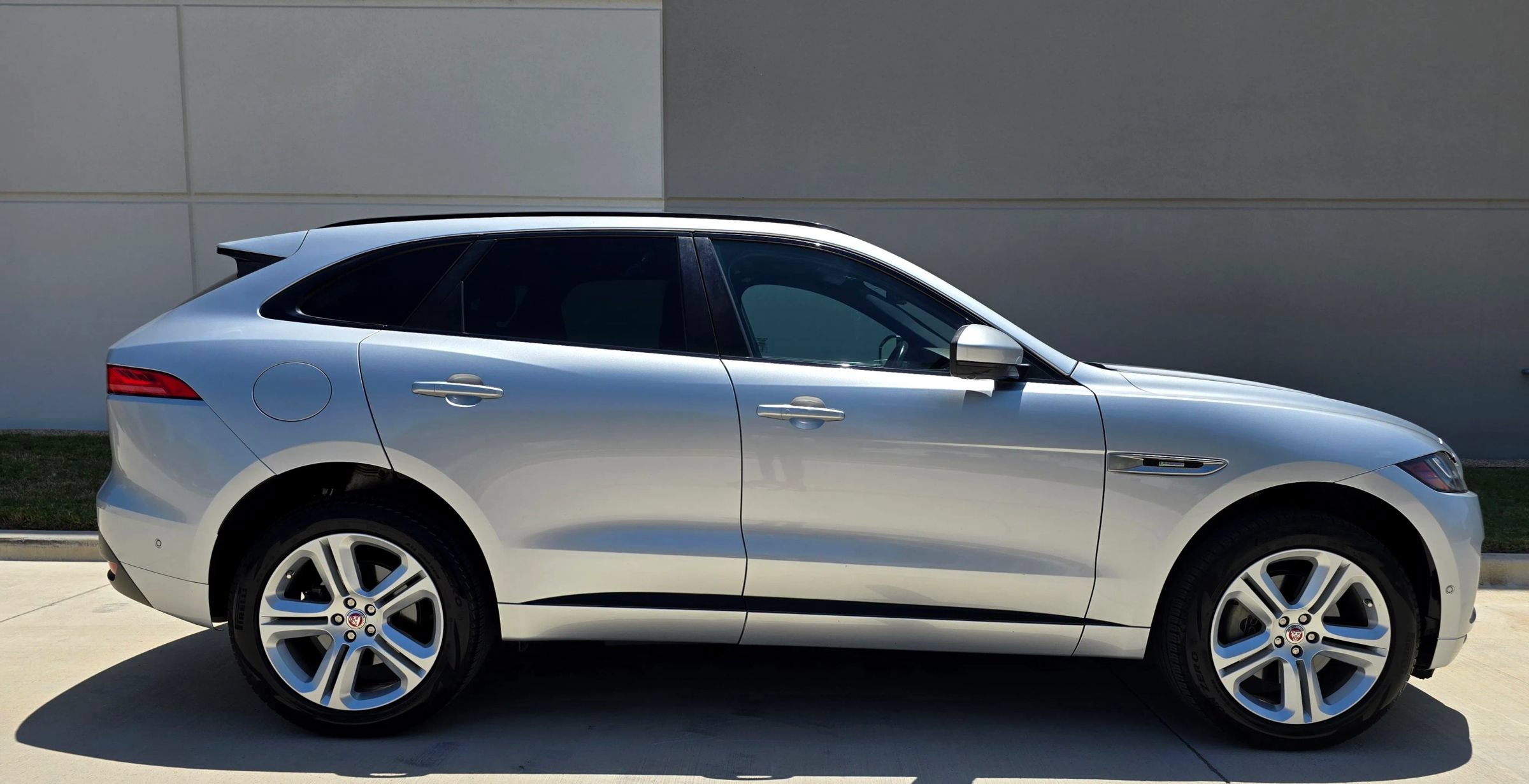 Used 2017 Jaguar F-PACE R-Sport AWD/4WD image 10