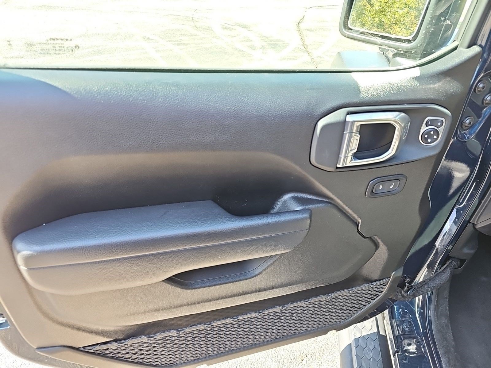 Used 2025 Jeep Wrangler Unlimited Sport AWD/4WD image 18