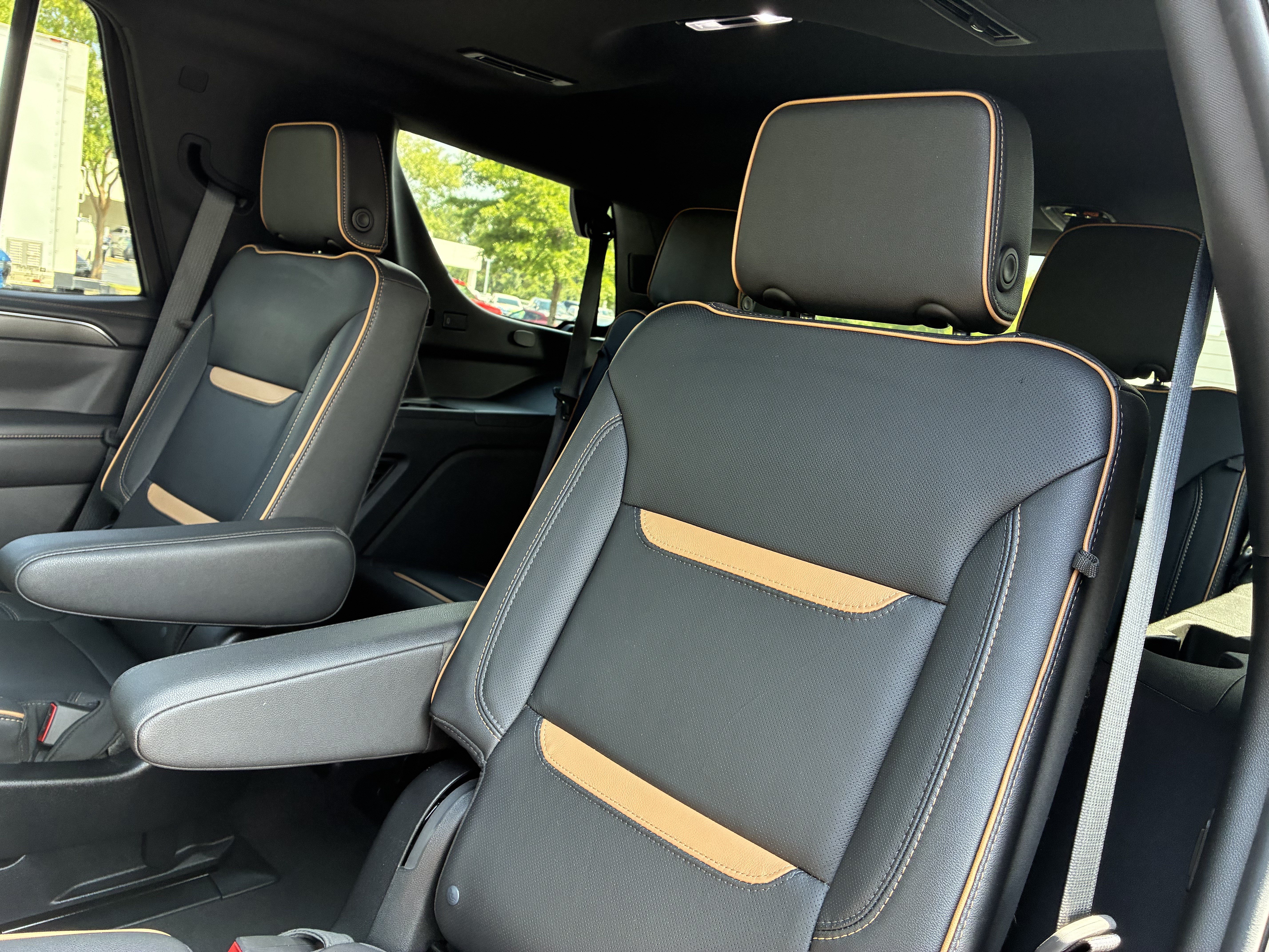 Used 2024 GMC Yukon AT4 AWD/4WD image 19