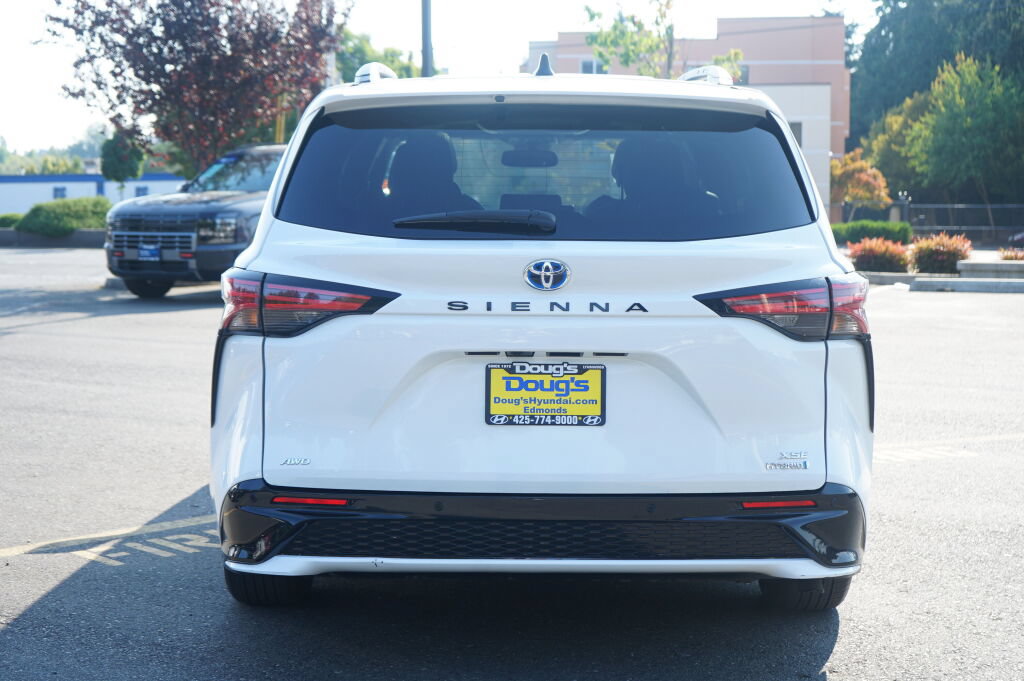 Used 2022 Toyota Sienna XSE w/ XSE Plus Package AWD/4WD image 6