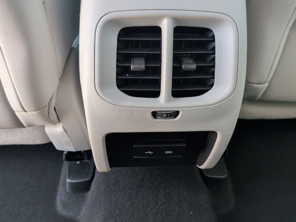 Used 2020 Jeep Cherokee Latitude Plus FWD image 36