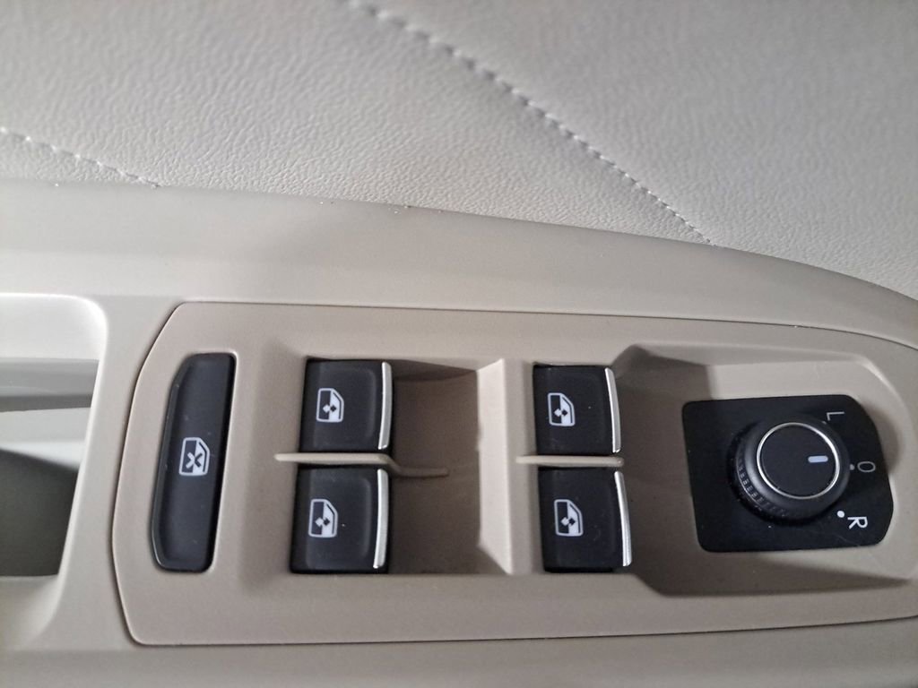 Used 2021 Volkswagen Atlas SE image 24