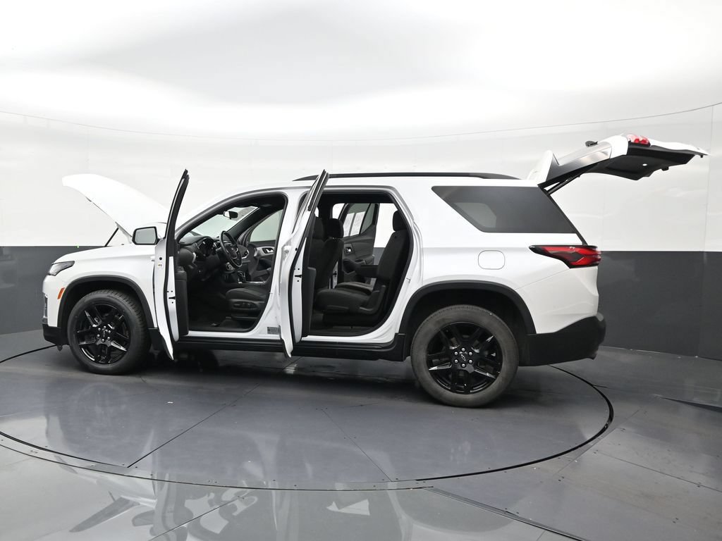 Used 2022 Chevrolet Traverse LT FWD image 30
