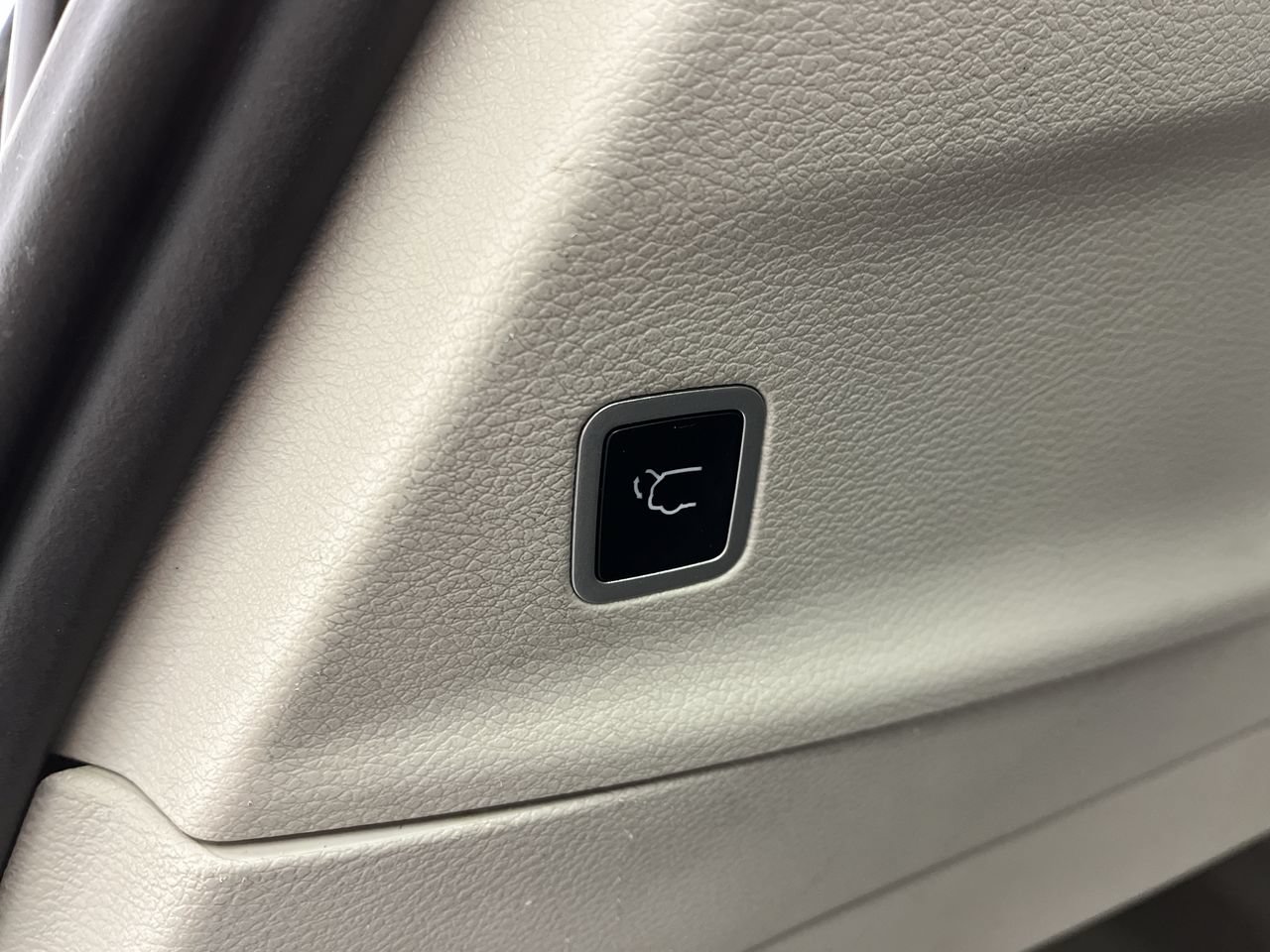Used 2024 Chrysler Pacifica Touring-L FWD image 31