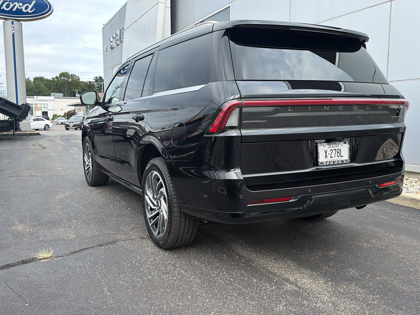 New 2026 Lincoln Navigator Reserve AWD/4WD image 4