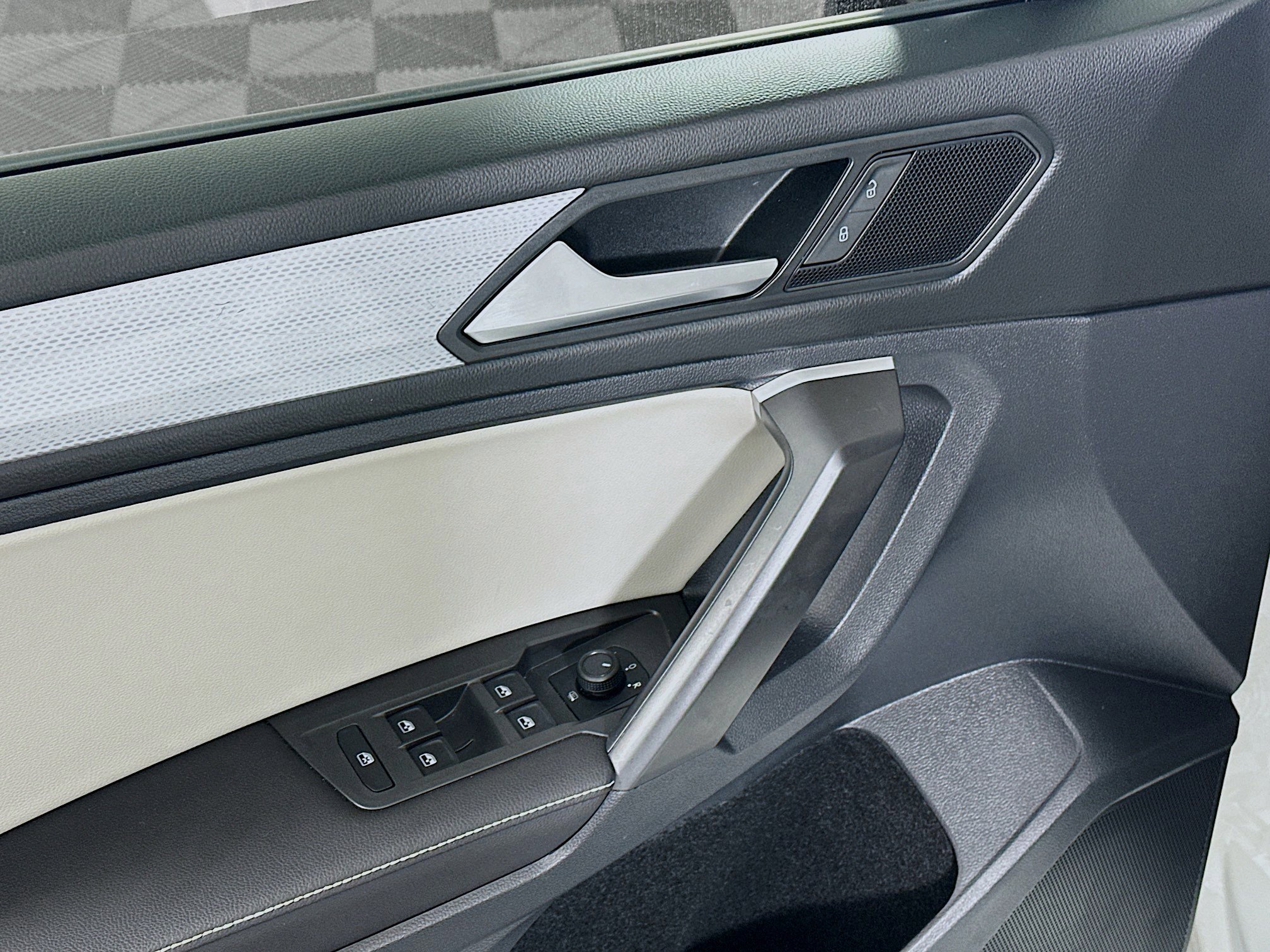 Used 2024 Volkswagen Tiguan S image 15