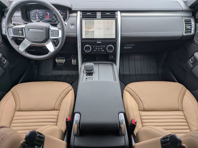 New 2026 Land Rover Discovery Dynamic SE image 14