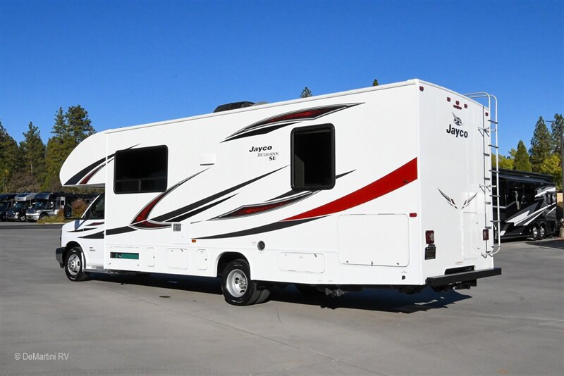 Used 2018 Chevrolet Express 4500 w/ RV Package RWD image 2