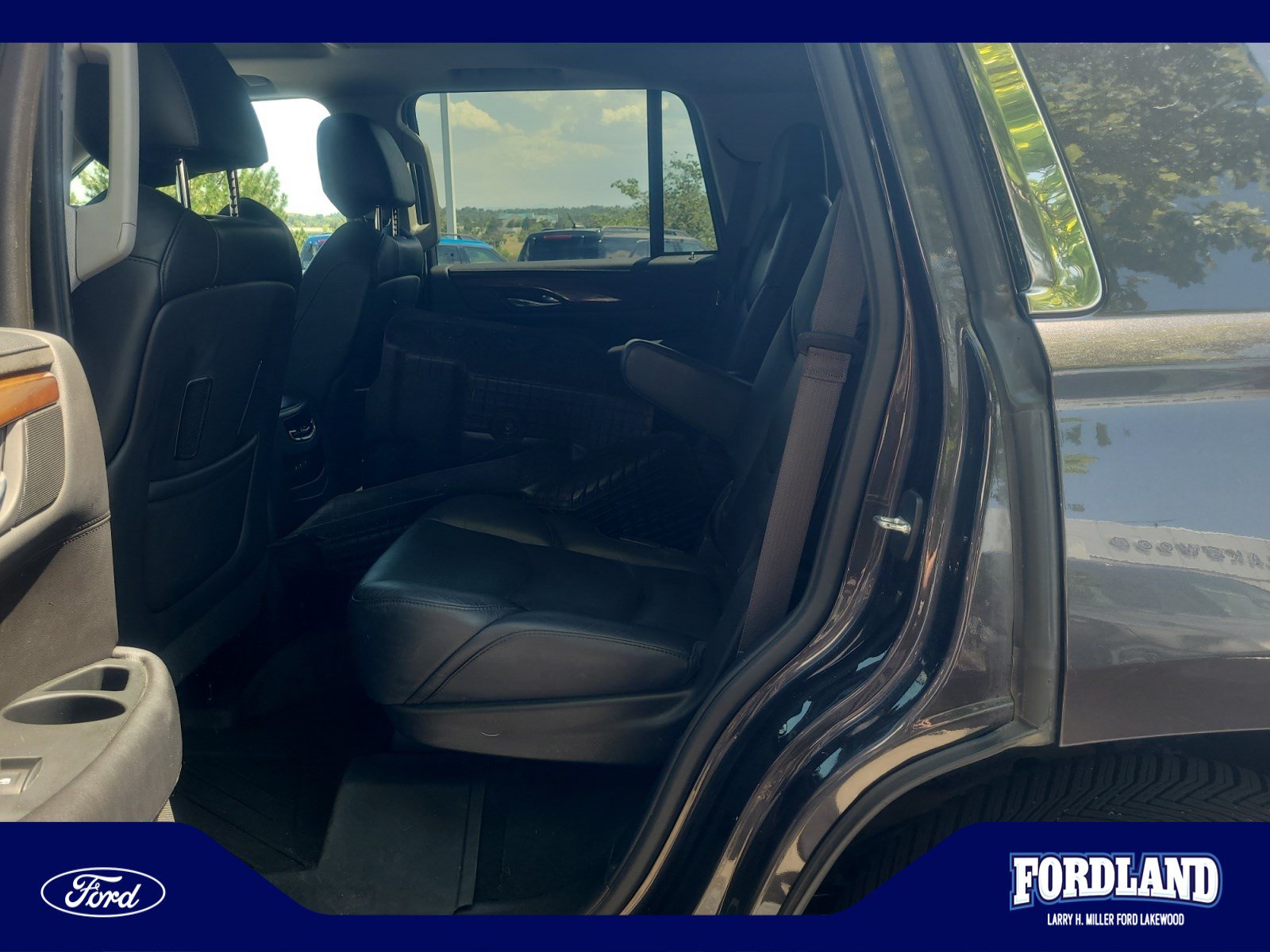 Used 2017 Cadillac Escalade Premium Luxury AWD/4WD image 17