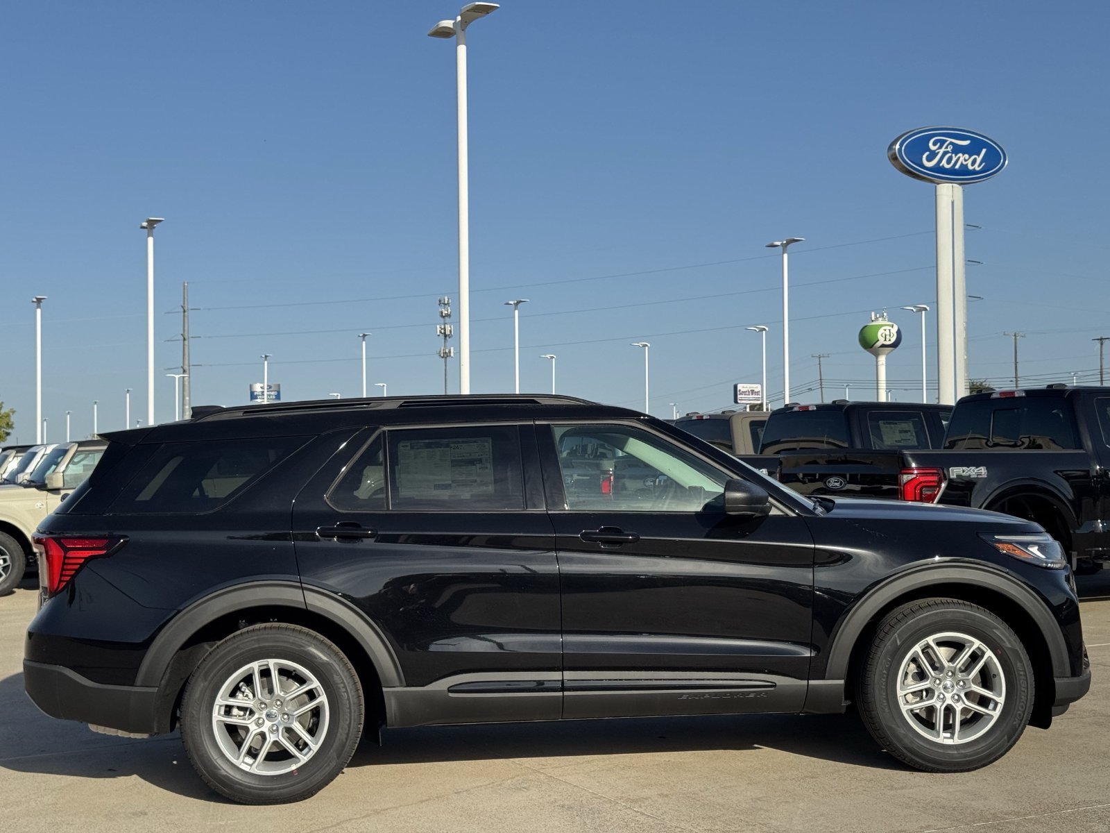 New 2026 Ford Explorer Active w/ Active Comfort Package RWD image 3