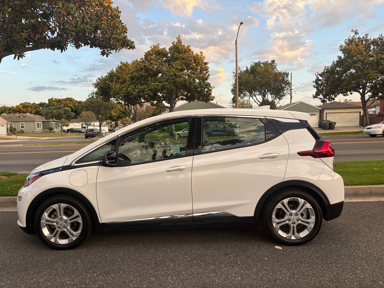 Used 2019 Chevrolet Bolt LT FWD image 5