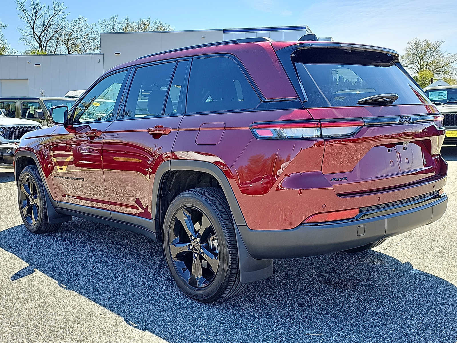 Used 2023 Jeep Grand Cherokee Altitude AWD/4WD image 4