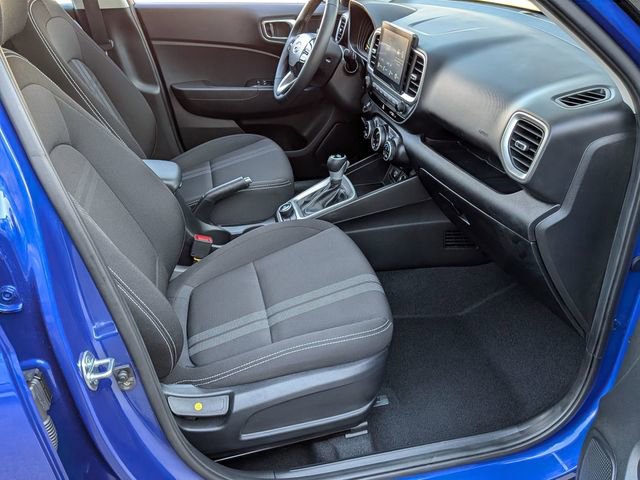 Used 2025 Hyundai Venue SEL image 32