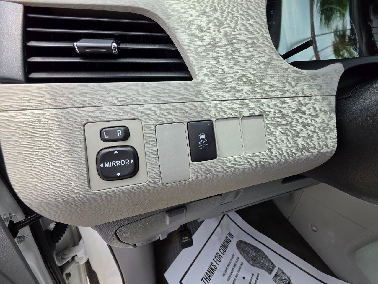 Used 2012 Toyota Sienna LE FWD image 12
