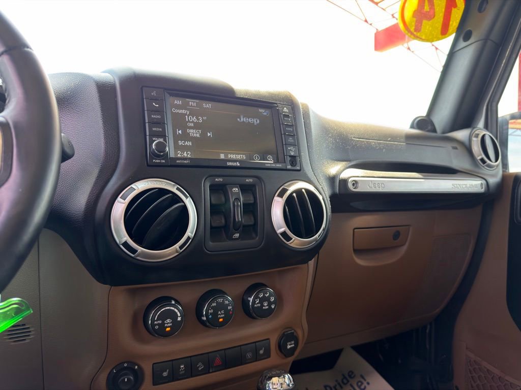 Used 2014 Jeep Wrangler Unlimited Sahara w/ Connectivity Group AWD/4WD image 18