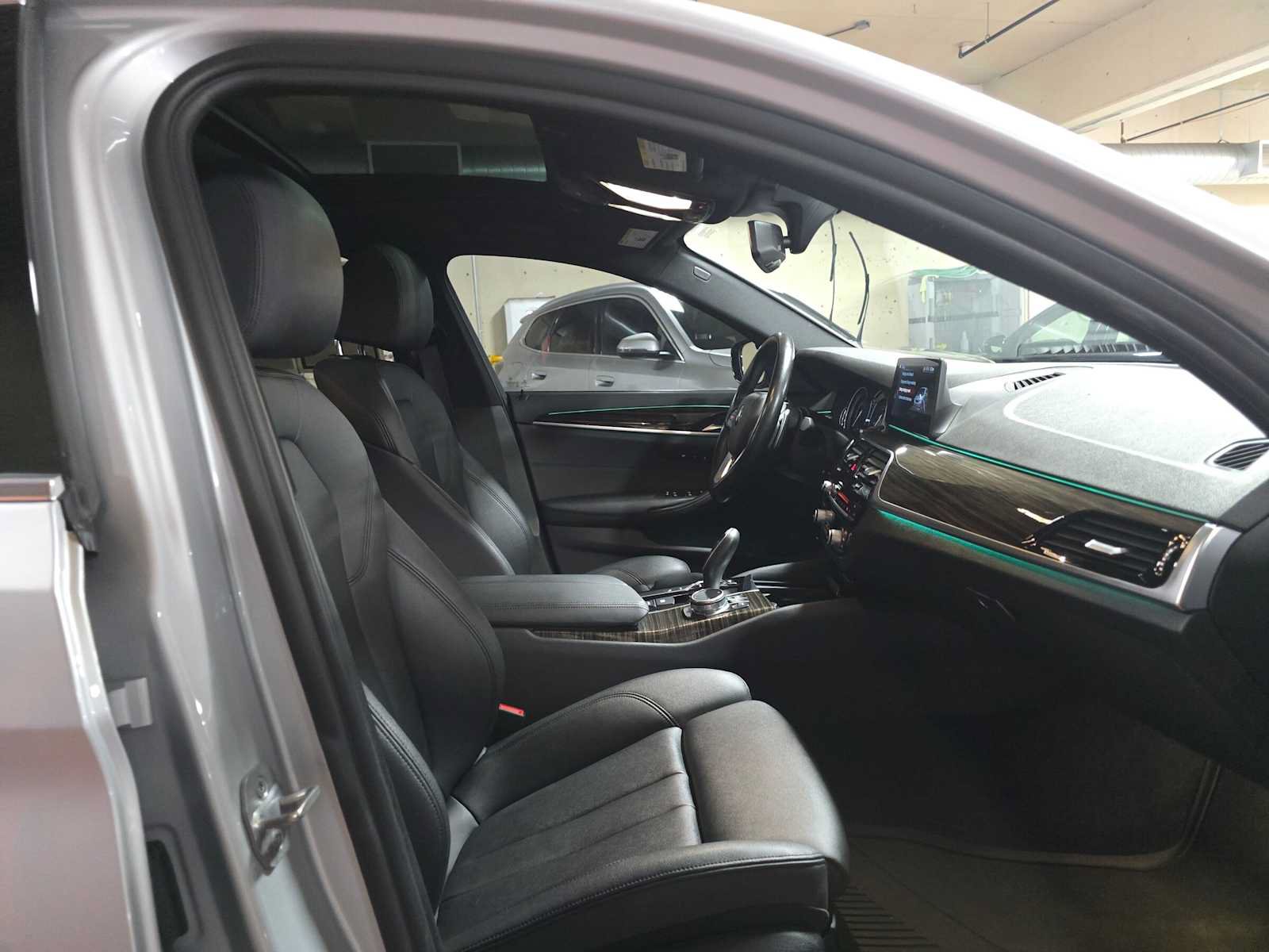 Used 2018 BMW 530e xDrive w/ Premium Package 2 AWD/4WD image 10