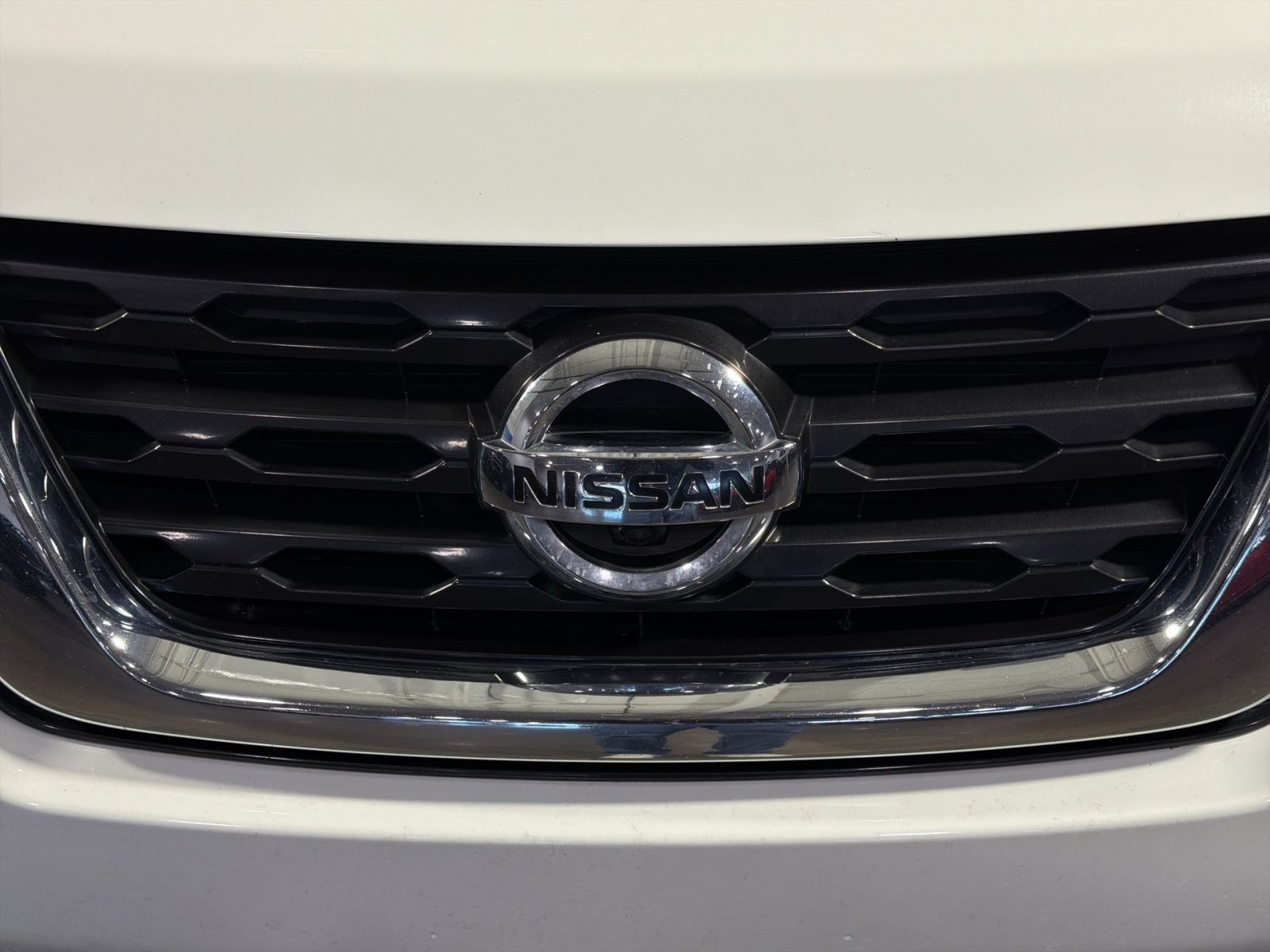 Used 2020 Nissan Pathfinder SL FWD image 12