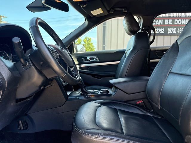 Used 2018 Ford Explorer XLT w/ Equipment Group 202A AWD/4WD image 12