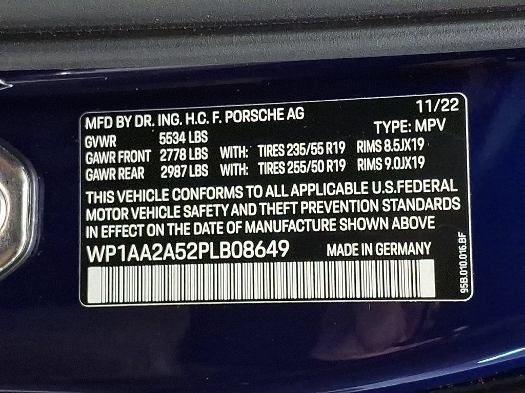 Used 2023 Porsche Macan AWD/4WD image 25