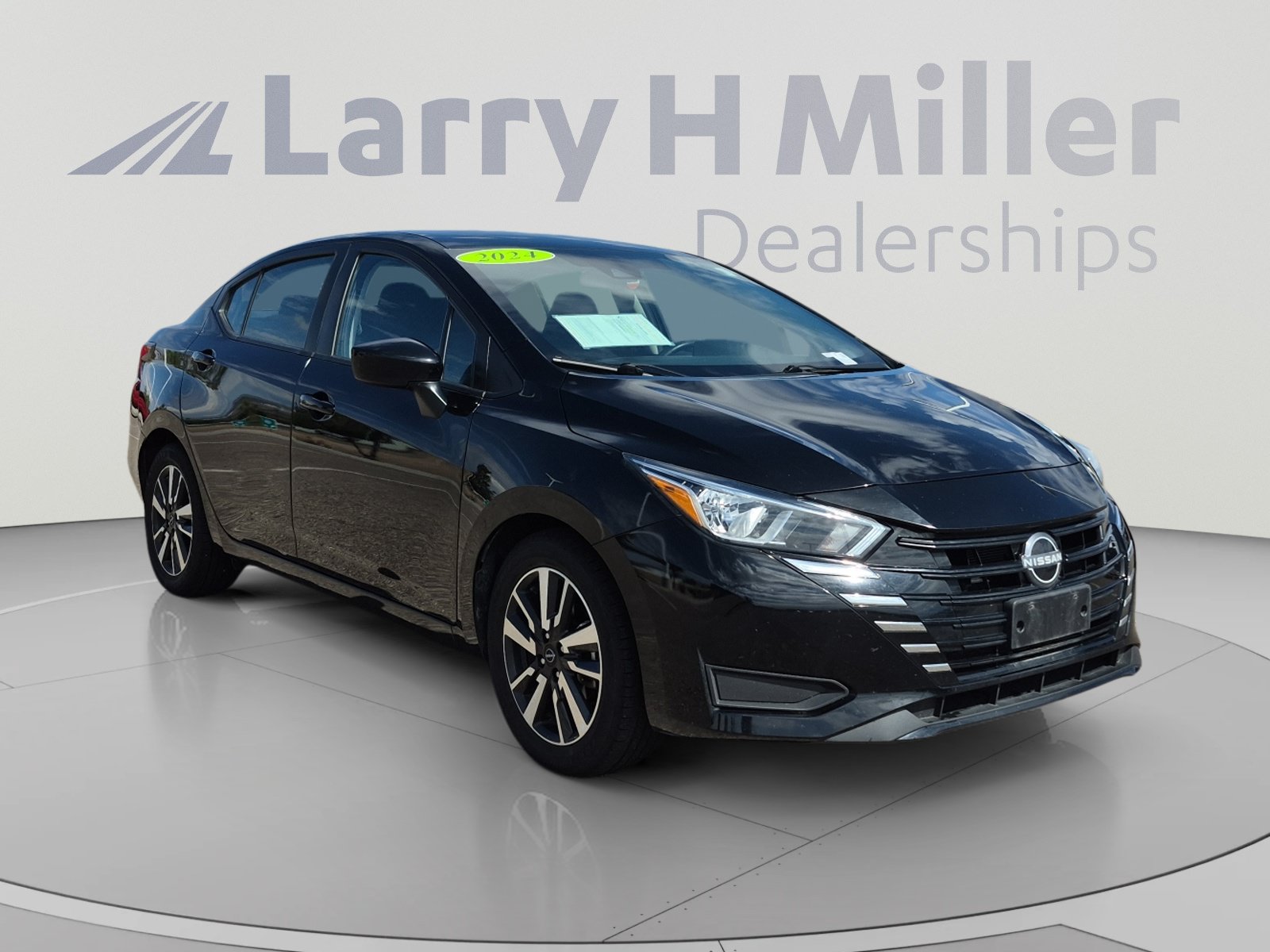 Used 2024 Nissan Versa SV FWD image 7