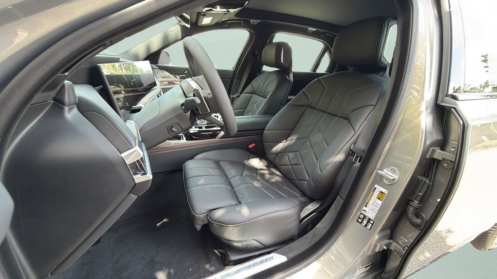 New 2026 BMW 760i xDrive w/ Premium Package image 10