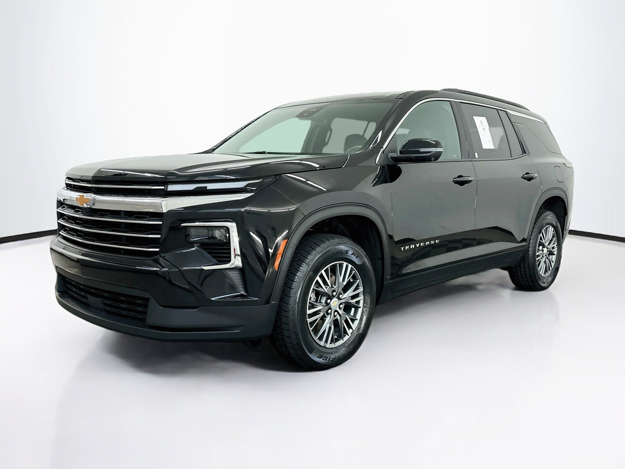 Used 2024 Chevrolet Traverse LT AWD/4WD image 3