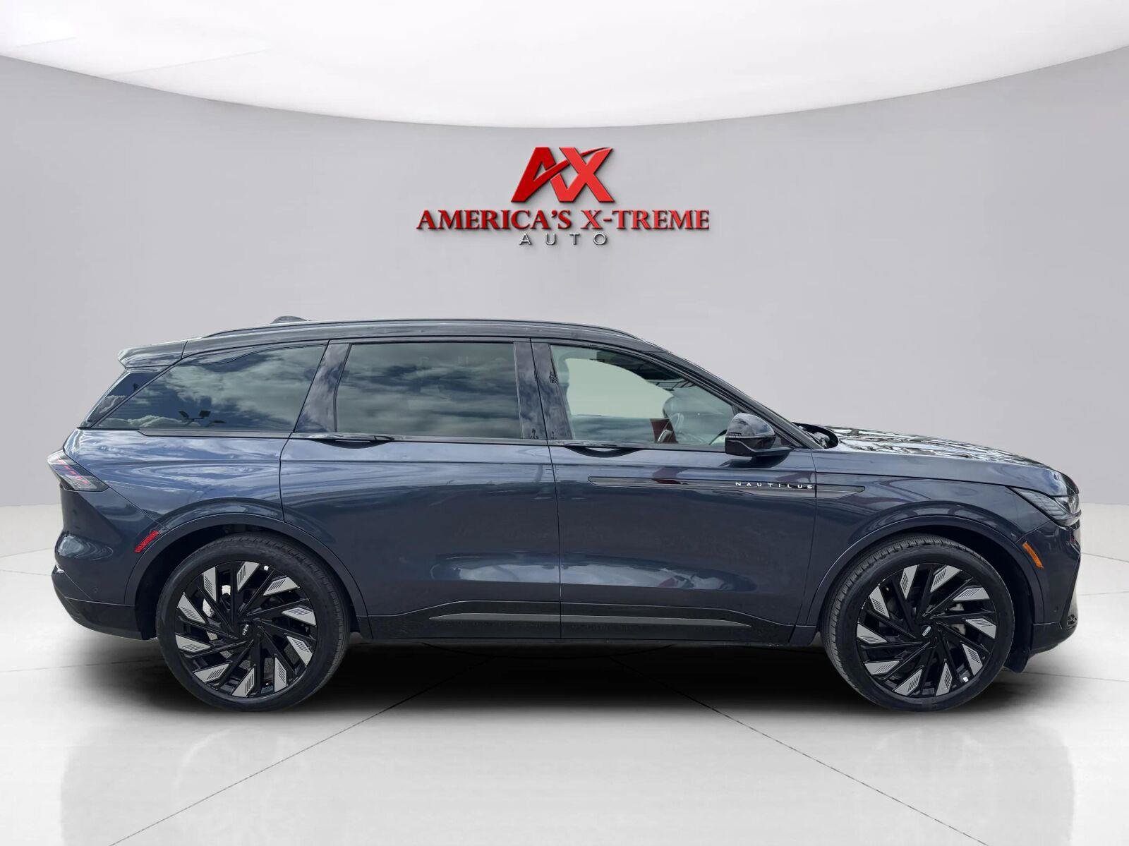 Used 2024 Lincoln Nautilus Reserve w/ Equipment Group 202A AWD/4WD image 7
