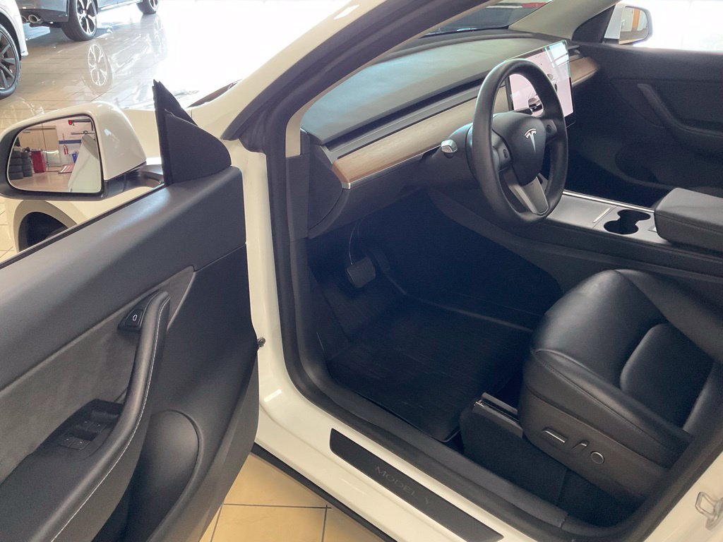 Used 2022 Tesla Model Y Long Range AWD/4WD image 9