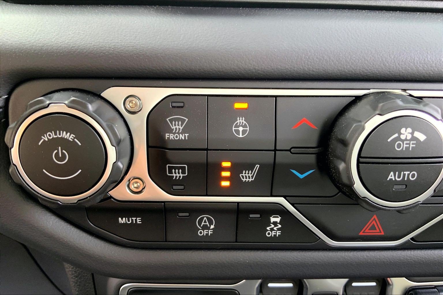Certified 2025 Jeep Gladiator Mojave w/ Safety Group AWD/4WD image 33