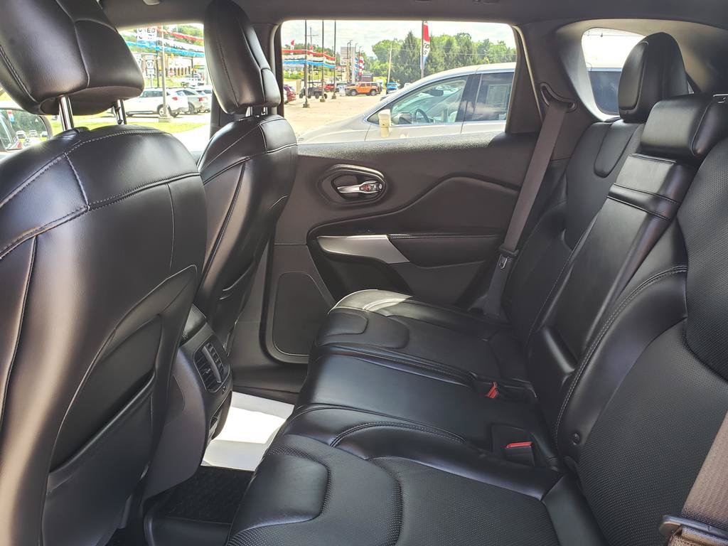 Used 2019 Jeep Cherokee High Altitude AWD/4WD image 14