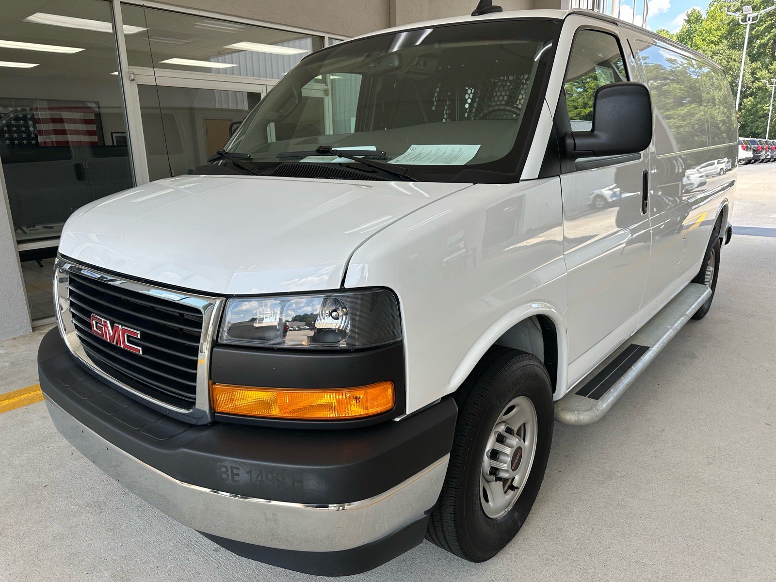 Used 2025 GMC Savana 2500 w/ Driver Convenience Package RWD image 3