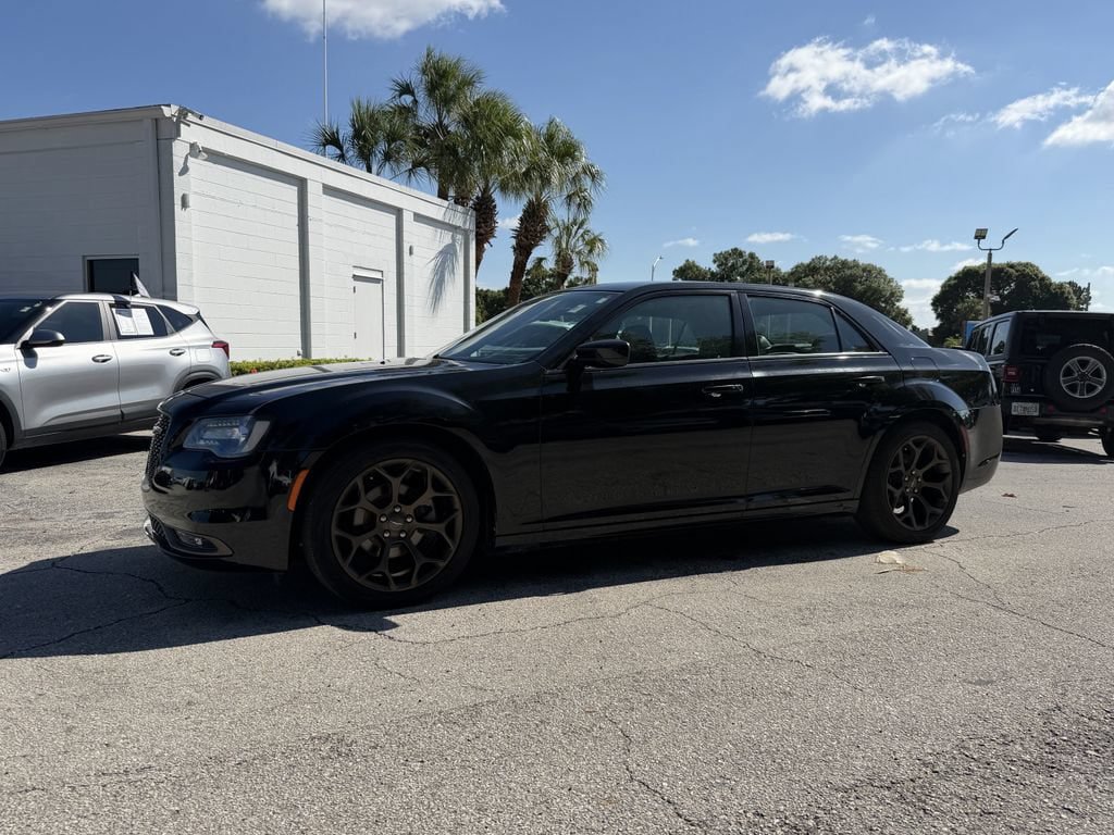 Used 2017 Chrysler 300 S RWD image 9