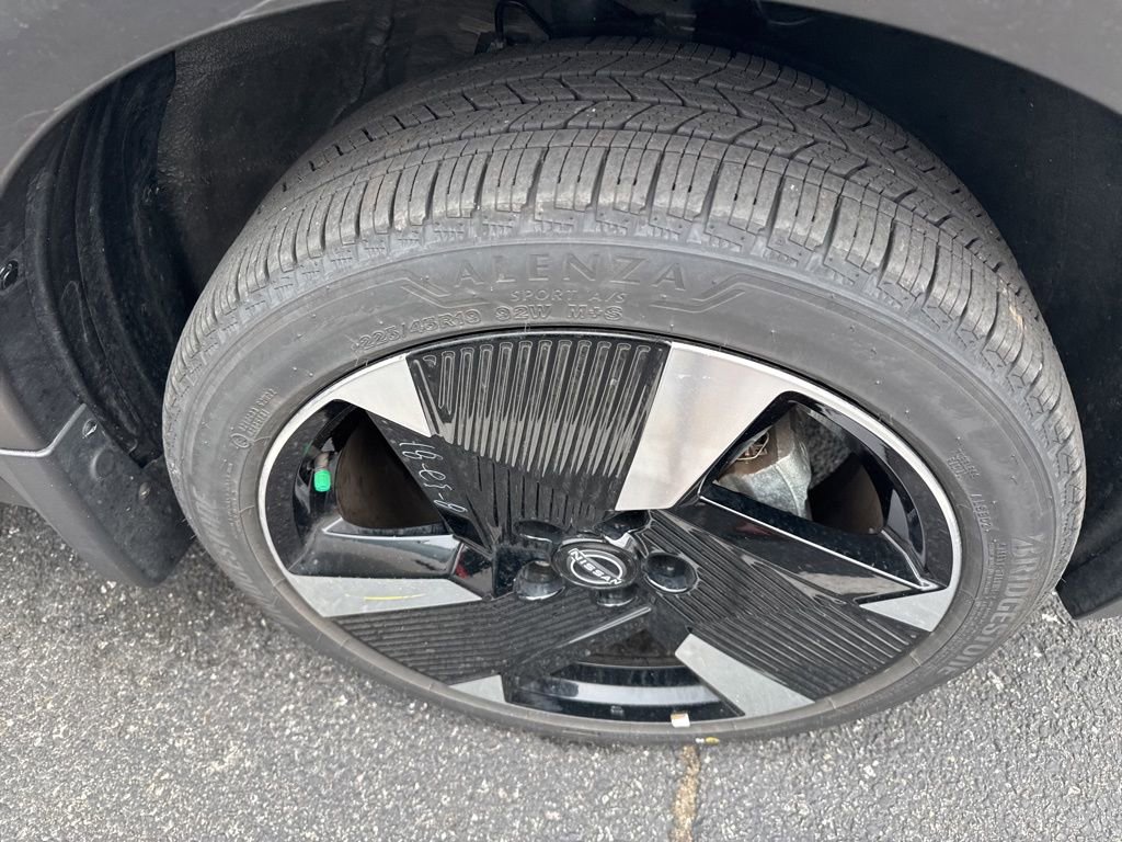 Certified 2025 Nissan Kicks SR FWD image 4